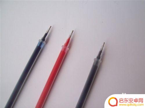 没有取卡针怎么把卡取出来 怎么在没有取卡针的情况下拔出SIM卡