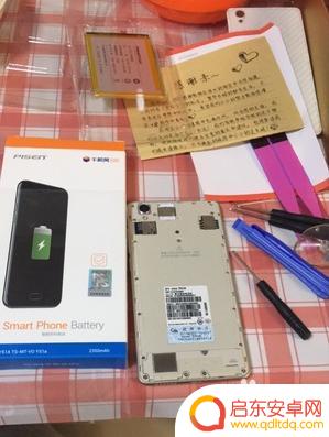 手机如何更换电池步骤图解 vivo手机如何更换电池步骤(图解)