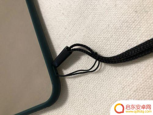 挂件怎么挂在手机上 手机挂件怎么安装