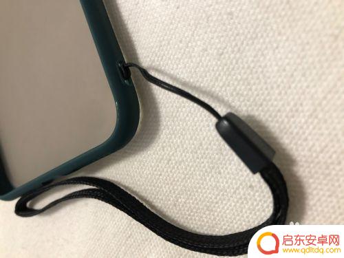 挂件怎么挂在手机上 手机挂件怎么安装