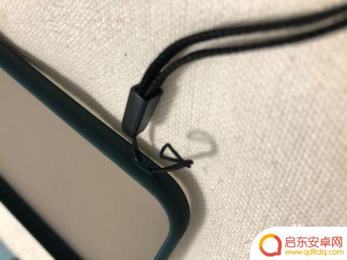 挂件怎么挂在手机上 手机挂件怎么安装