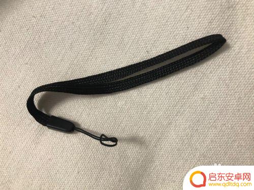 挂件怎么挂在手机上 手机挂件怎么安装