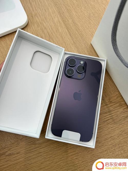 今年苹果手机流行什么颜色 iPhone 13星光色和午夜色的区别是什么