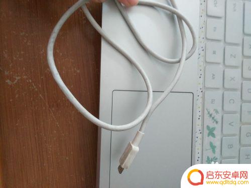 手机充电器充不进电怎么办接口很松 充电接口插不牢的处理方法