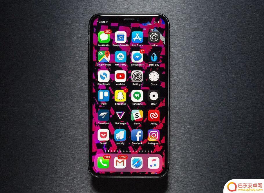 苹果手机查找iphone黑屏是什么情况 iPhone 突然黑屏无法操作如何恢复正常