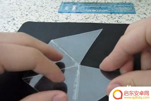 如何自己做手机游戏支架 视频全过程3D全息投影金字塔制作步骤
