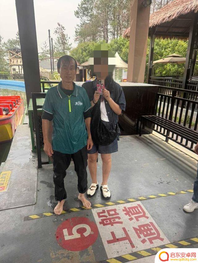 工作人员潜水六次在木兰草原捞出游客手机