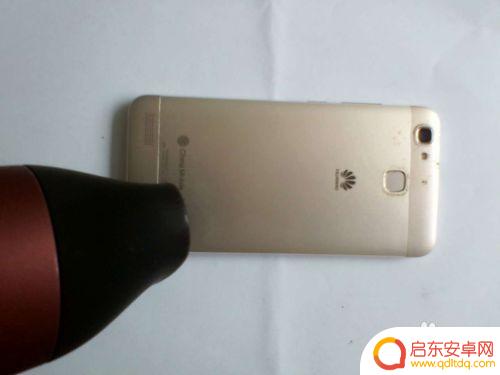 一体手机泡水了怎么办 华为一体机手机进水修理方法