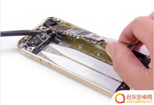苹果5s手机如何拆开 iPhone5S拆机步骤详细教程