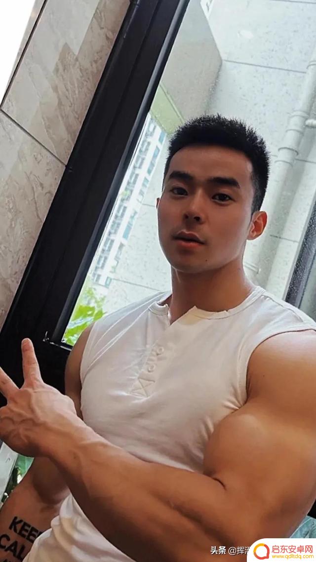 健身帅哥壁纸抖音(健身帅哥壁纸抖音图片)