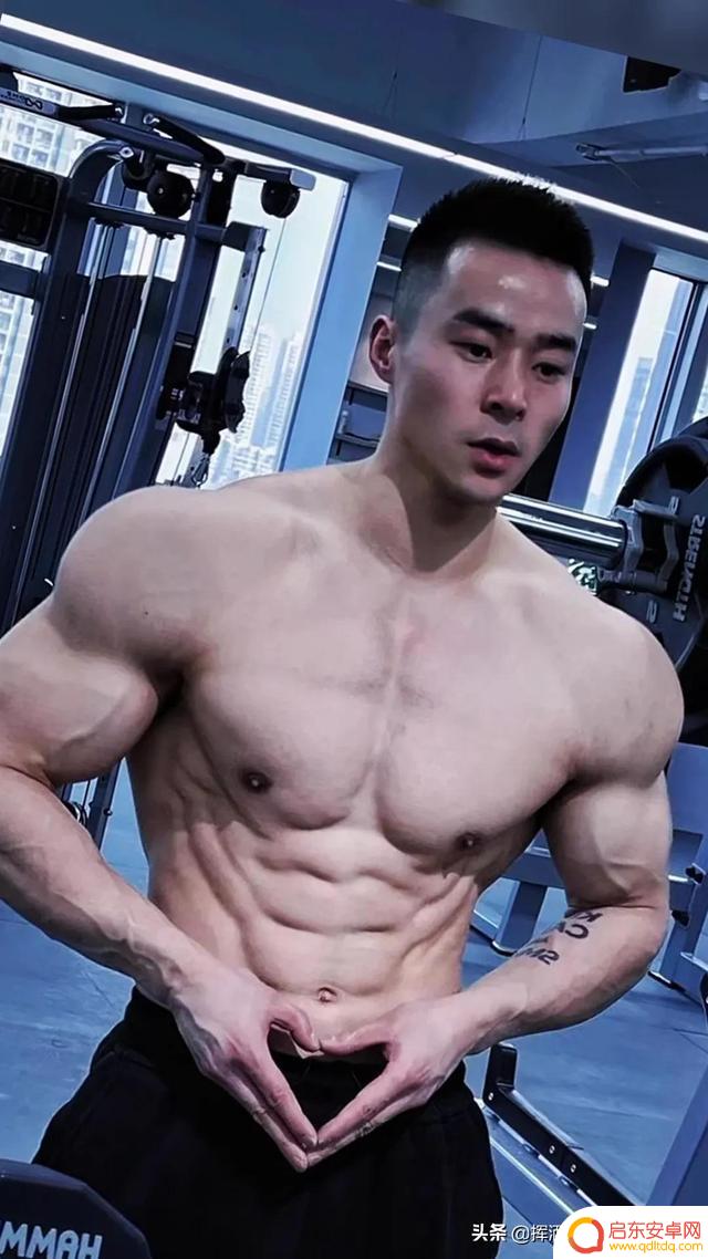 健身帅哥壁纸抖音(健身帅哥壁纸抖音图片)