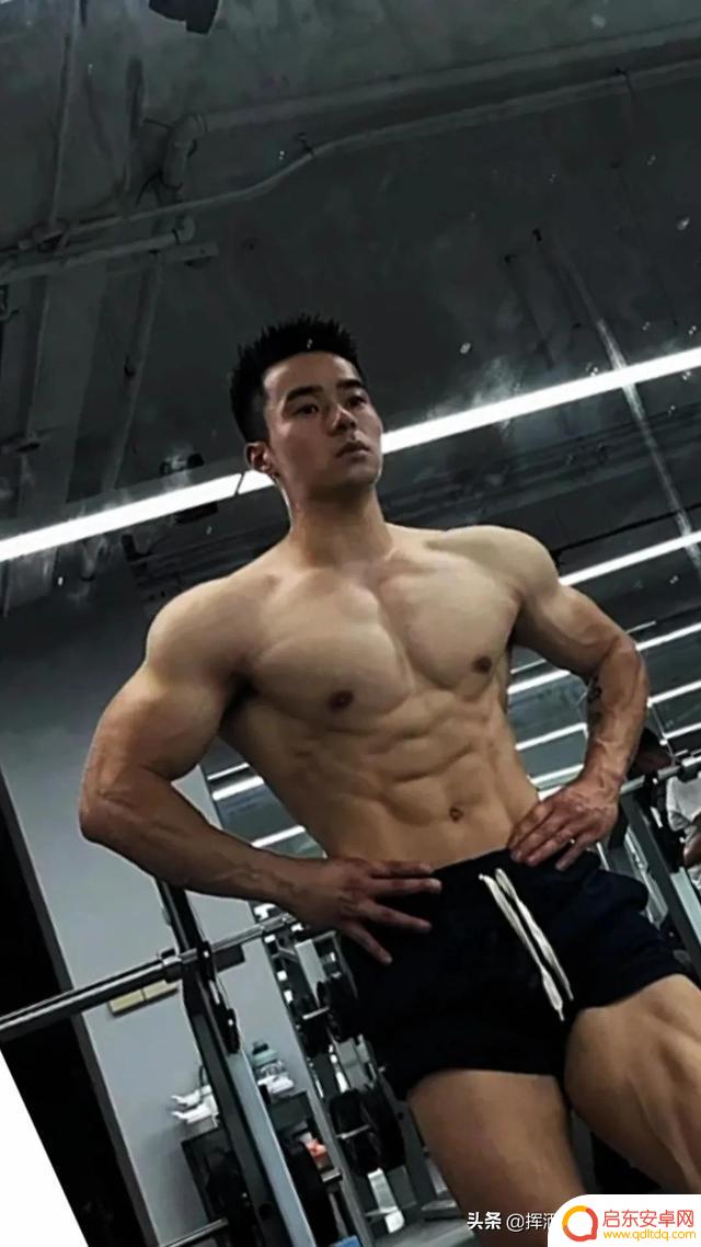 健身帅哥壁纸抖音(健身帅哥壁纸抖音图片)