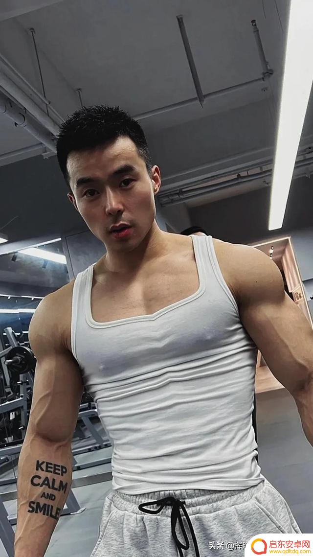 健身帅哥壁纸抖音(健身帅哥壁纸抖音图片)