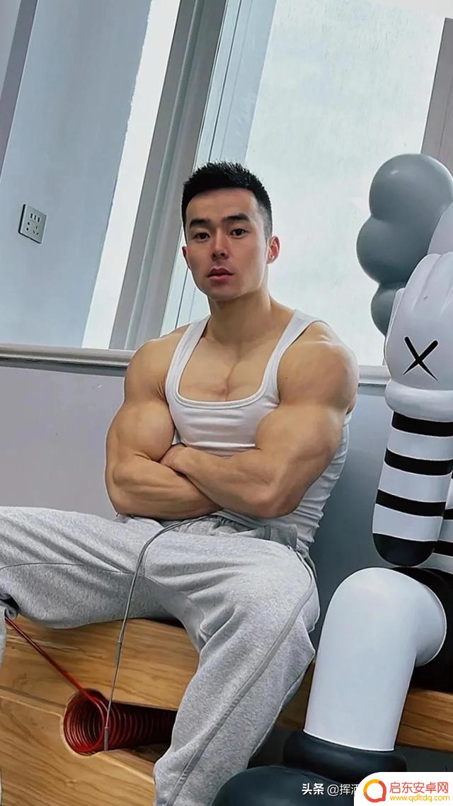 健身帅哥壁纸抖音(健身帅哥壁纸抖音图片)