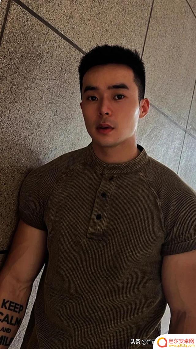 健身帅哥壁纸抖音(健身帅哥壁纸抖音图片)