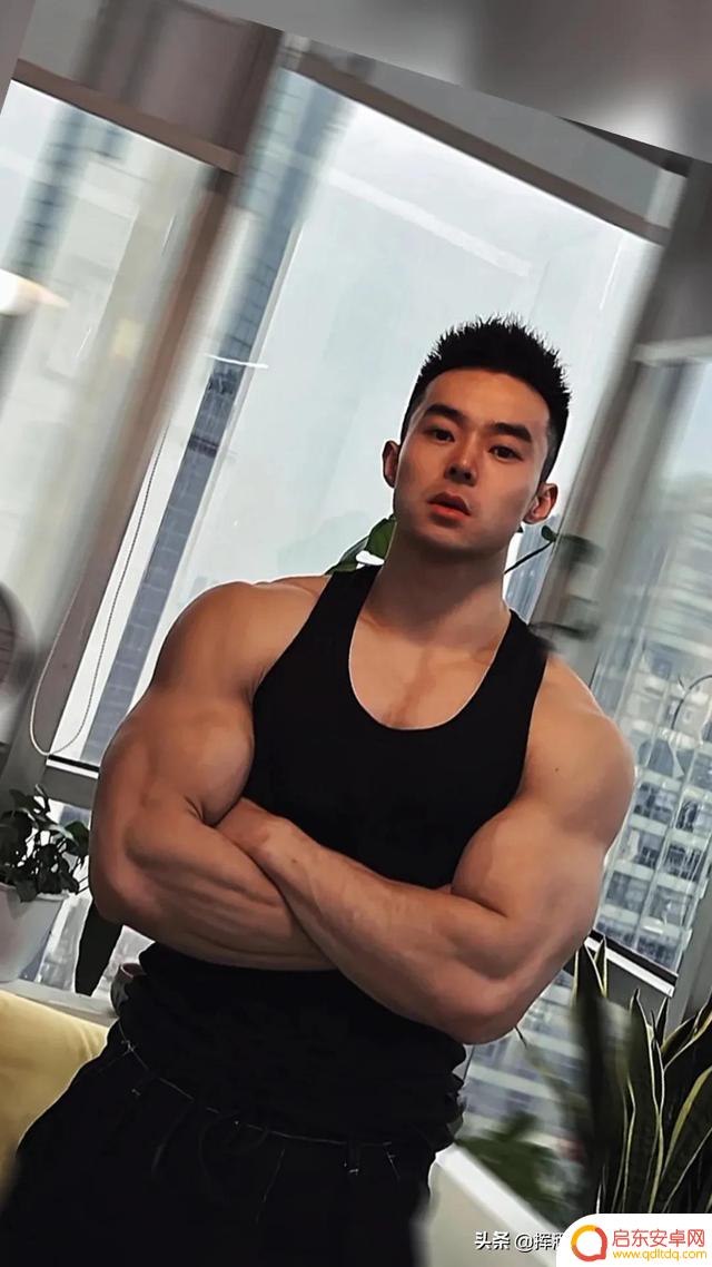 健身帅哥壁纸抖音(健身帅哥壁纸抖音图片)