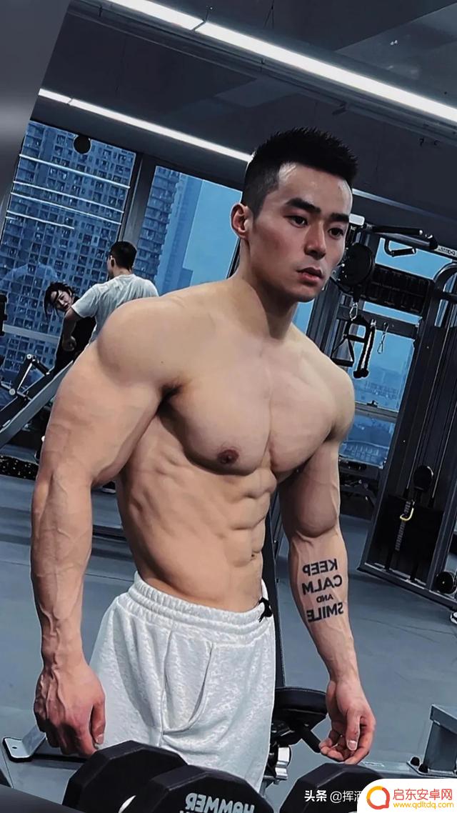 健身帅哥壁纸抖音(健身帅哥壁纸抖音图片)