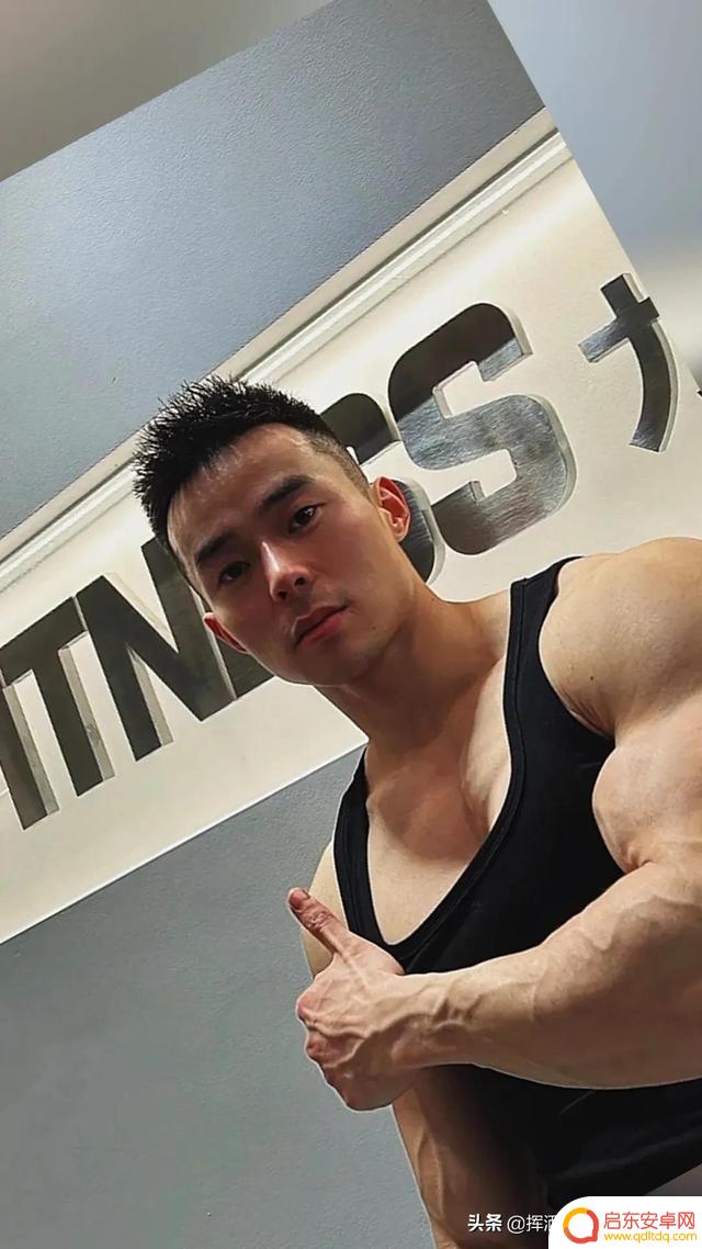 健身帅哥壁纸抖音(健身帅哥壁纸抖音图片)