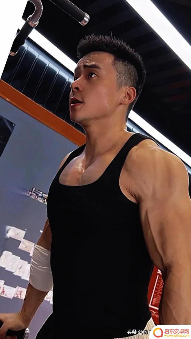 健身帅哥壁纸抖音(健身帅哥壁纸抖音图片)