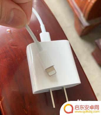 苹果XR手机怎么充电快 如何选择适合 iPhone XR 的快充充电器