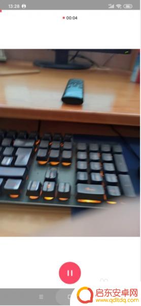 安卓手机怎么边放音乐边录视频 如何在手机上设置一边录像一边听歌