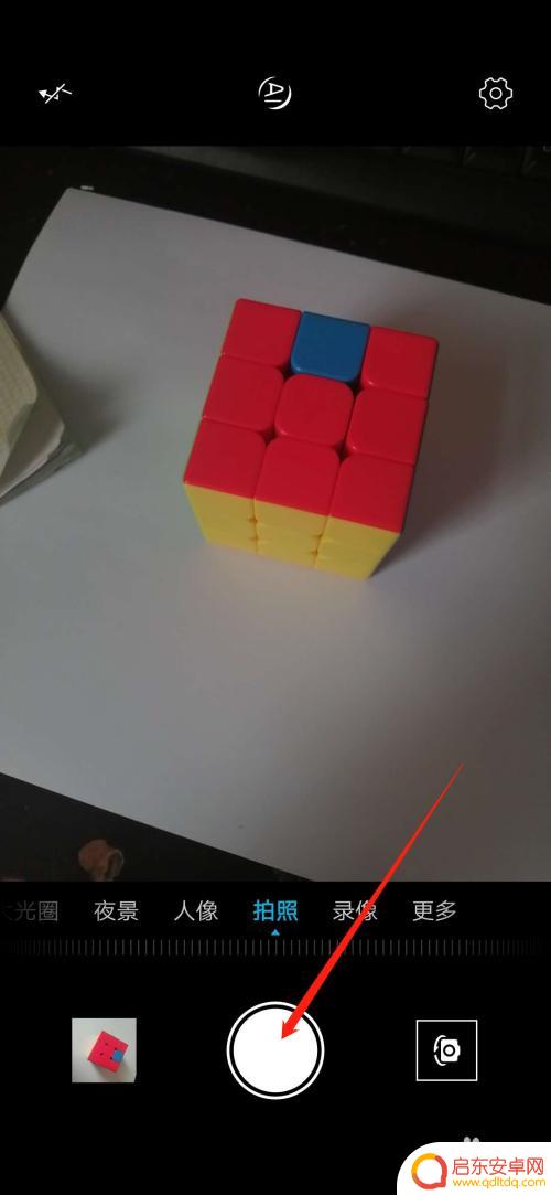 怎样让手机照相机拍出来的照片暗 手机拍照太亮怎么办