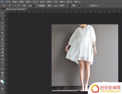 如何将图片的衣服由白色变成红色 PS纯白色衣服变成红色教程