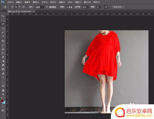 如何将图片的衣服由白色变成红色 PS纯白色衣服变成红色教程