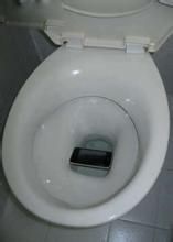 手机掉进厕所如何清理 手机掉进厕所怎么办急救