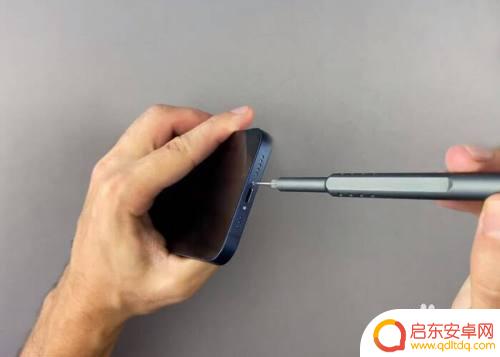 苹果手机12如何拆开 iPhone 12拆解全过程图文解析
