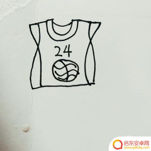 球衣怎么在手机上画 如何画一身球衣的简笔画步骤