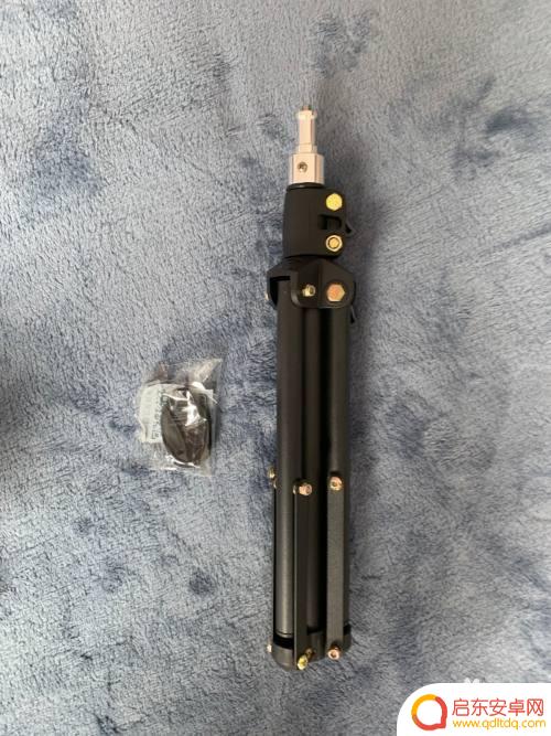 手机支架如何夹灯管 手机直播支架安装步骤