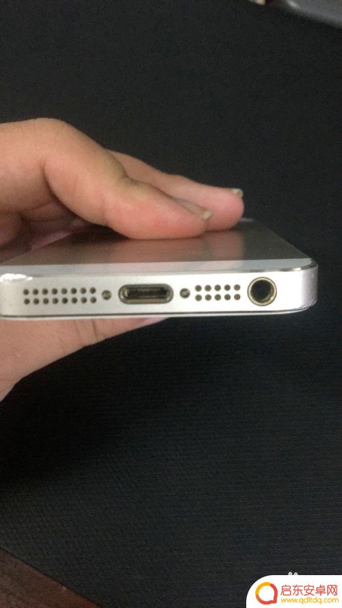 苹果手机x如何打开屏幕 苹果手机后盖怎么拆卸