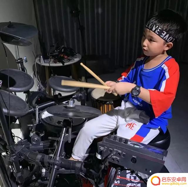 儿童弹琴抖音文案(儿童弹琴抖音文案怎么写)