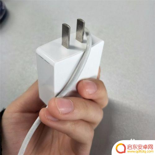 手机原装充电线怎么缠绕 手机充电线如何方便收纳