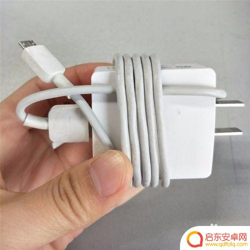 手机原装充电线怎么缠绕 手机充电线如何方便收纳