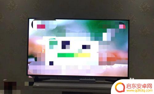 怎么把手机上的视频在电视上播放 手机如何实现投屏到电视机上播放