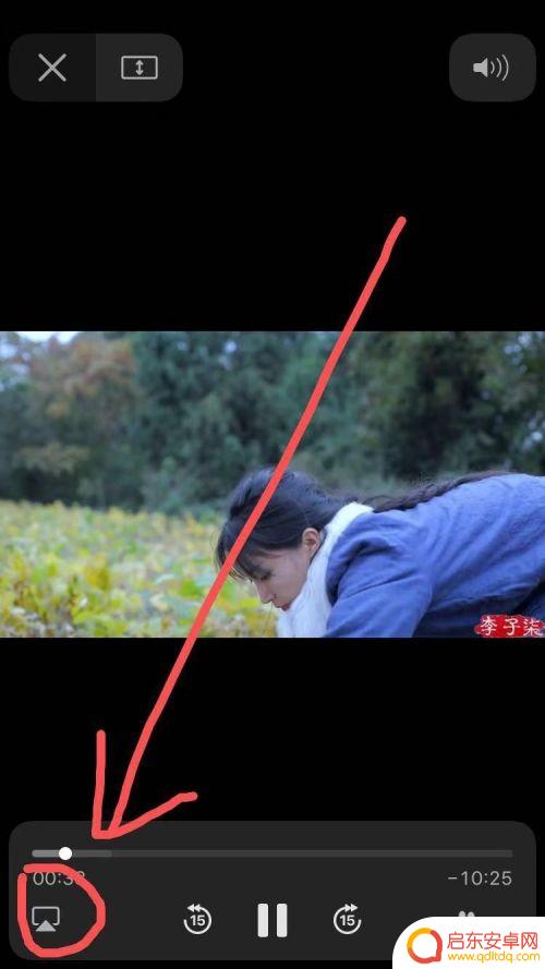 怎么把手机上的视频在电视上播放 手机如何实现投屏到电视机上播放