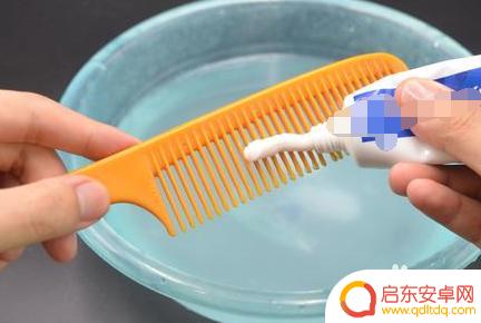 苹果手机梳子怎么清洗 如何彻底清理梳子