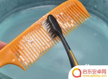 苹果手机梳子怎么清洗 如何彻底清理梳子
