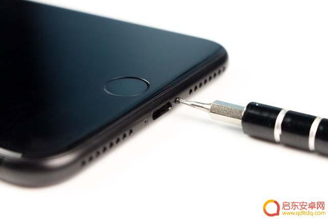 苹果手机7p怎么拆开后盖 iPhone7 Plus后盖拆解图文教程