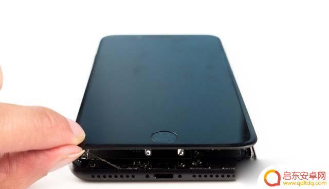 苹果手机7p怎么拆开后盖 iPhone7 Plus后盖拆解图文教程