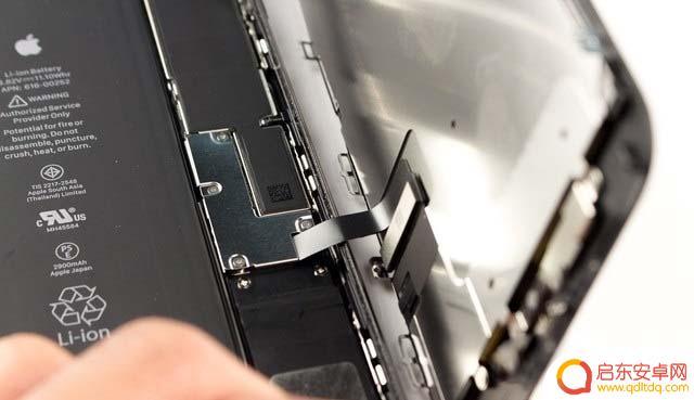 苹果手机7p怎么拆开后盖 iPhone7 Plus后盖拆解图文教程