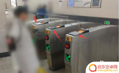 地铁怎么让手机刷卡 在北京坐地铁如何使用手机进行刷卡