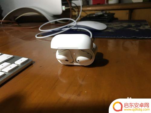 iphoneairpods 怎么在手机上看电量 如何查看AirPods的充电盒电量
