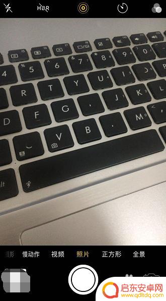 手机如何使用高清壁纸图片 如何在iPhone手机上快速设置照片为桌面壁纸