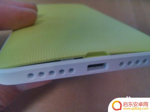 坚果手机如何开启后壳 如何打开坚果手机后盖