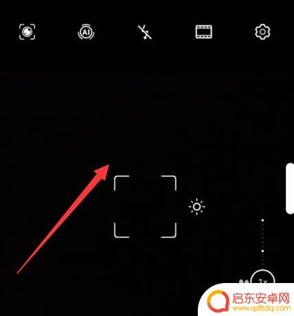 手机如何晚上拍照没有反光 怎样避免手机拍照时出现炫光