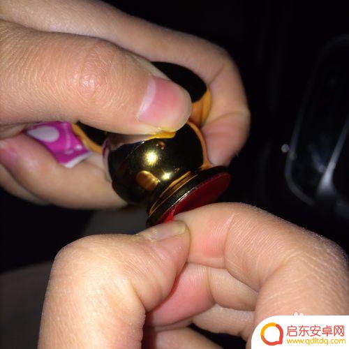 磁吸手机支架怎么换 车载磁吸手机支架安装步骤