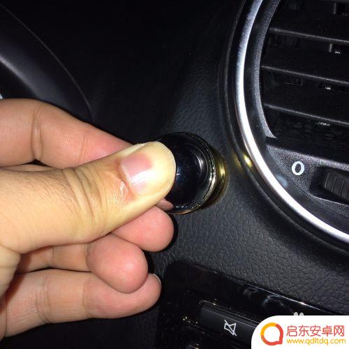 磁吸手机支架怎么换 车载磁吸手机支架安装步骤